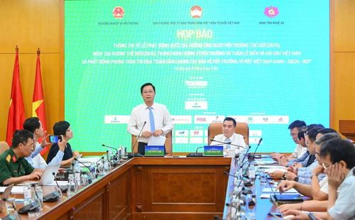 Ông Cao Xuân Thạo, Phó Chủ tịch Ủy ban Trung ương MTTQ Việt Nam, chia sẻ thông tin tại cuộc họp báo (Ảnh: Tùng Đinh).