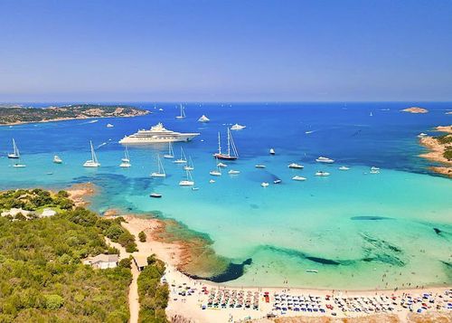 Bờ biển Ngọc lục bảo (Emerald Coast) và vùng phụ cận nằm trong số những thắng cảnh đẹp nhất ở phía Bắc Sardinia, Italy. Ảnh: marinayachtcharter