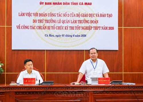 Phó Chủ tịch UBND tỉnh Cà Mau Nguyễn Minh Luân phát biểu tiếp thu ý kiến chỉ đạo của Thứ trưởng Bộ GD&ĐT Lê Quân.