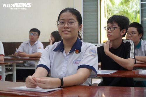Sáng nay (1/6), thí sinh tại TP.HCM bước vào môn thi đầu tiên vào lớp 10 công lập.
