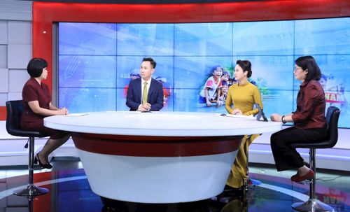 Hai khách mời tại chương trình. Ảnh: Quang Thái
