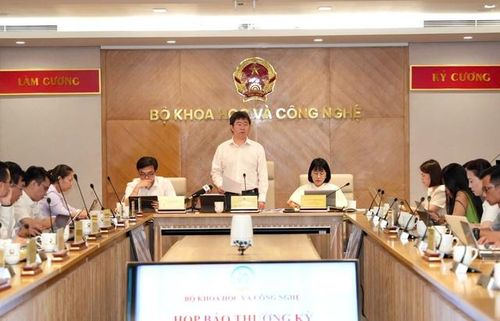 Thứ trưởng Bộ Khoa học và Công nghệ Bùi Hoàng Phương chủ trì họp báo sáng ngày 1/6