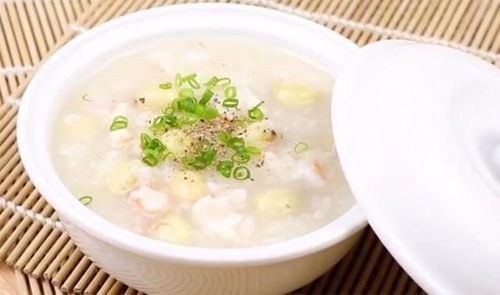 Cháo yến mạch hạt sen hỗ trợ ổn định tinh thần và cải thiện chất lượng giấc ngủ.