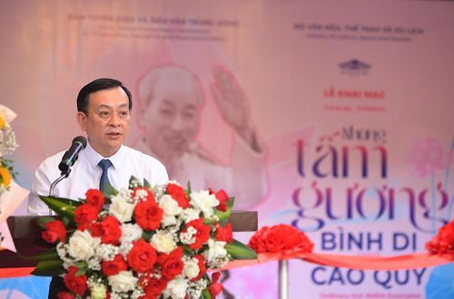 Phát biểu khai mạc triển lãm, TS. Vũ Mạnh Hà, Giám đốc Bảo tàng Hồ Chí Minh khẳng định: Triển lãm không chỉ giới thiệu, tôn vinh những tấm gương người tốt, việc tốt mà thông qua đó còn góp phần giúp công chúng nhận thức sâu sắc hơn về tư tưởng, đạo đức, phong cách Hồ Chí Minh. Để từ đó, mỗi người, mỗi gia đình, mỗi tập thể sẽ tiếp tục đóng góp những việc làm thiết thực, có sức lan tỏa sâu rộng trong đời sống xã hội, để cả đất nước ta là một rừng hoa đẹp về người tốt, việc tốt như mong ước của Chủ tịch Hồ Chí Minh.