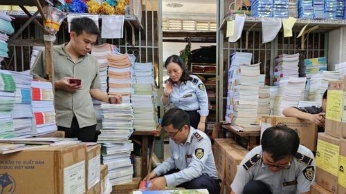  Dự thảo Luật sẽ có những quy định, định nghĩa chi tiết về in nối bản, in lậu, làm giả xuất bản phẩm nhằm không để lại khoảng trống pháp lý trong xử lý vi phạm bản quyền. Ảnh: Báo Công Thương. 