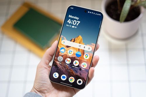  Giá smartphone tiếp tục tăng mạnh trong năm 2026. Ảnh: The Verge. 