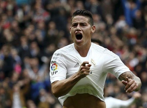 Màn trình diễn ấy giúp James được Real Madrid chiêu mộ với mức giá khổng lồ. Nhưng đỉnh cao cũng nhanh chóng trở thành điểm bắt đầu của sự sa sút. Giữa dàn sao gồm Cristiano Ronaldo, Gareth Bale và Karim Benzema, tiền vệ người Colombia không tìm được chỗ đứng lâu dài. Sự nghiệp của anh từ đó liên tục trôi dạt qua nhiều CLB khác nhau.