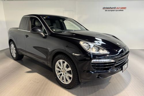 Dự án này được phát triển dựa trên mẫu SUV Porsche Cayenne đời 2011. Phần đầu xe vẫn được giữ nguyên thiết kế nguyên bản bao gồm cản trước, cụm đèn LED, mâm xe...