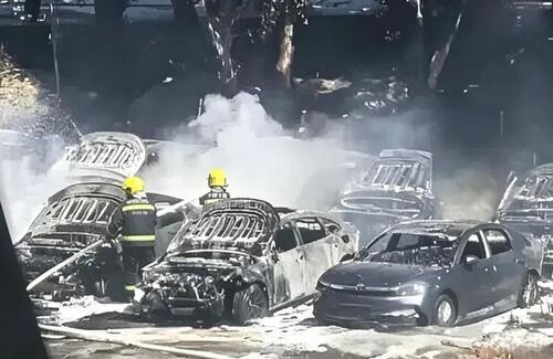  Những chiếc xe điện Geely Galaxy A7 cháy trơ khung tại Trung Quốc. Ảnh: CNR. 