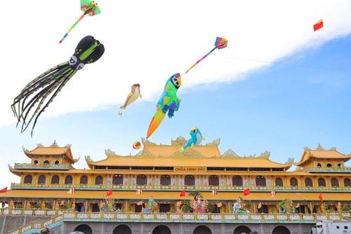 Các mẫu diều mang hình dáng sinh vật biển góp phần quảng bá vẻ đẹp biển đảo và tiềm năng du lịch Quảng Ngãi