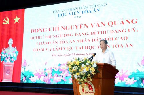 Bí thư Trung ương Đảng, Bí thư Đảng ủy, Chánh án Tòa án nhân dân tối cao Nguyễn Văn Quảng phát biểu chỉ đạo buổi làm việc. (Ảnh: tapchitoaan.vn)