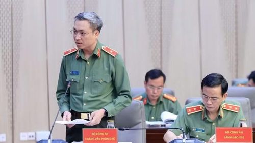 Thiếu tướng Nguyễn Quốc Toản, Chánh Văn phòng Bộ Công an báo cáo kết quả công tác.