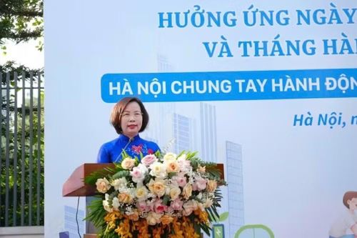 Chủ tịch Ủy ban Mặt trận Tổ quốc Việt Nam thành phố Hà Nội Bùi Huyền Mai phát biểu tại buổi lễ. (Ảnh: THÀNH TRUNG)