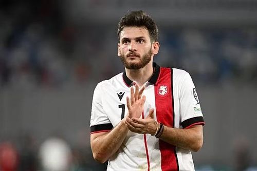 Kvaratskhelia sẽ cần mang phong độ hủy diệt từ PSG lên màu áo đội tuyển quốc gia để bứt phá trên đường đua Quả bóng Vàng. (Ảnh: Tổng hợp)