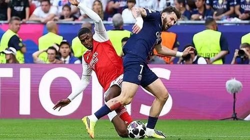Khoảnh khắc Kvaratskhelia mang về quả penalty định mệnh trong trận chung kết Champions League. (Ảnh: Tổng hợp)
