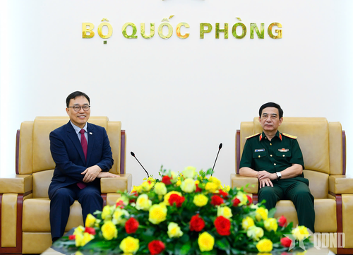 Đại tướng Phan Văn Giang và Đại sứ Choi Young Sam tại buổi tiếp.