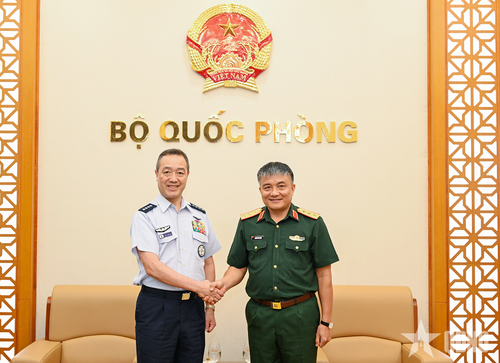 Thượng tướng Nguyễn Văn Hiền và Đại tướng Uchikura Hiroaki.