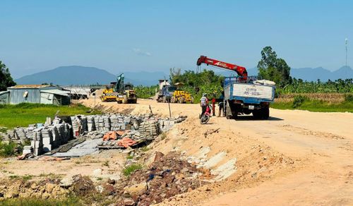 Các đơn vị thi công tập trung mọi nguồn lực để đưa dự án về đích.