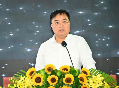 Giám đốc Sở Tài chính TPHCM Hoàng Vũ Thảnh công bố Kế hoạch số 243. Ảnh: VĂN MINH