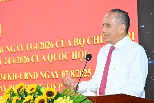Chủ tịch Hiệp hội Bất động sản TPHCM Lê Hoàng Châu phát biểu tại hội nghị. Ảnh: VIỆT DŨNG