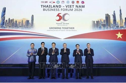  Tổng Bí thư, Chủ tịch nước Tô Lâm và Thủ tướng Thái Lan Anutin Charnvirakul cùng các đại biểu chụp ảnh chung tại Diễn đàn doanh nghiệp Việt Nam – Thái Lan năm 2026, chiều 28-5. Ảnh: TTXVN 