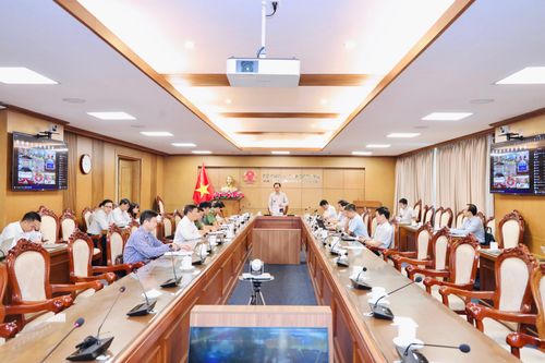  Các đại biểu dự hội nghị ở điểm cầu Bộ GD-ĐT. Ảnh: THU MINH 