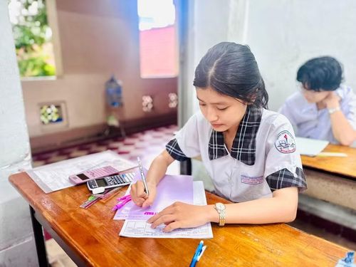 Em Ngô Khánh Thy sẽ dự thi môn chuyên vào chiều nay. Ảnh: Thùy Linh.