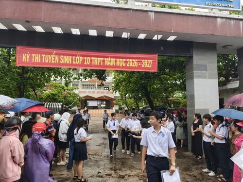 Thí sinh dự thi vào Trường THPT chuyên Lương Văn Chánh, Đắk Lắk. (Ảnh: Thế Hùng)