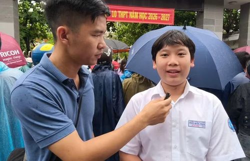 Thí sinh Hồ Di Phúc dự thi vào Trường THPT chuyên Lương Văn Chánh, Đắk Lắk. (Ảnh: TT)