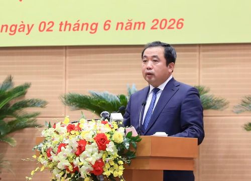 Bí thư Thành ủy Hà Nội Trần Đức Thắng phát biểu tại kỳ họp.