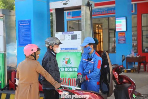 Do triển khai sớm, người dân cũng đã quen với xăng sinh học E10.