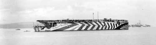 Tàu sân bay HMS Argus của Anh khoác lên mình lớp ngụy trang nổi bật năm 1918. Ảnh: Crown Copyright.