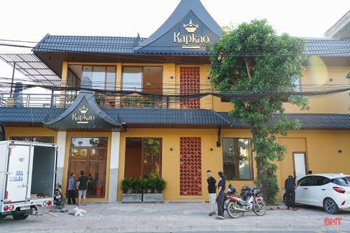 Nhà hàng Kapkao dù đã cơ bản hoàn thiện về cơ sở vật chất nhưng đến thời điểm hiện tại vẫn đang thiếu nhân viên ở nhiều vị trí quan trọng