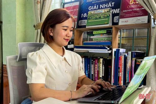 Sau khi thay đổi công việc, Hà Linh thấy hài lòng với công việc hiện tại.