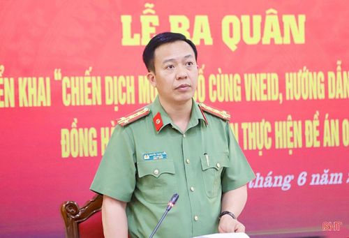 Đại tá Nguyễn Trung Kiên - Phó Giám đốc Công an tỉnh Hà Tĩnh phát biểu tại lễ ra quân.