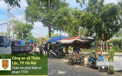 Không chỉ kiên quyết xử lý vi phạm bằng biện pháp hành chính, thu giữ phương tiện, tang vật lấn chiếm, các chiến sĩ còn kiên trì tuyên truyền, "đi từng ngõ, gõ từng nhà" để ký cam kết với 100% hộ kinh doanh, doanh nghiệp trên địa bàn không tái chiếm lòng lề đường.