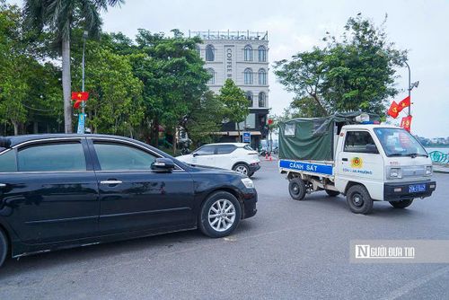 Trên địa bàn thành phố, nửa năm qua, thay vì hình ảnh lấn chiếm, nhếch nhác, vỉa hè nhiều nơi đã sạch, thoáng, thuận lợi cho người đi bộ. Sự chuyển biến tích cực này do Công an Hà Nội đã quyết liệt triển khai nhiều biện pháp với quyết tâm làm thay đổi diện mạo thủ đô.