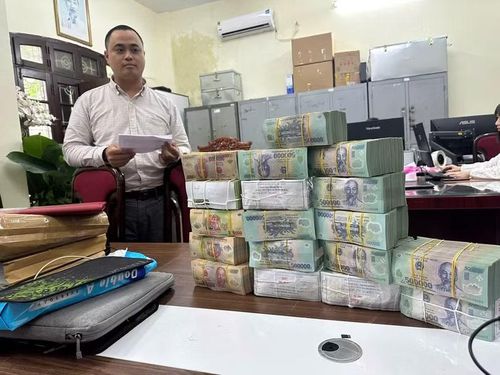 Số tiền công an thu giữ được. Ảnh: Công an Hà Nội.