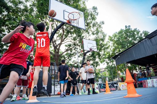 Mỗi buổi tập bóng rổ tại Trung tâm MMA VH thường có từ 40-50 học viên tham gia, cao điểm lên tới gần 90 em.
