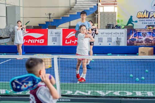 Không khí tập luyện sôi nổi trên các sân pickleball cho thấy sức hút ngày càng lớn của môn thể thao này.