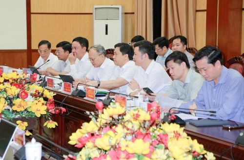 Các đại biểu dự phiên họp.