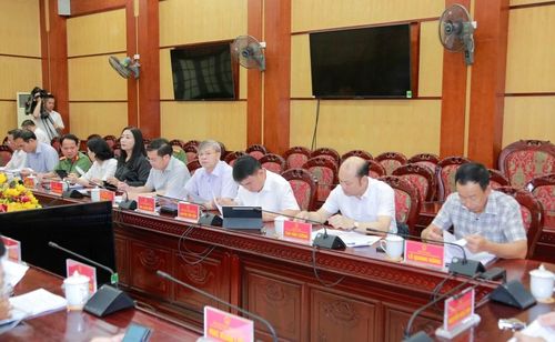 Các đại biểu dự phiên họp.