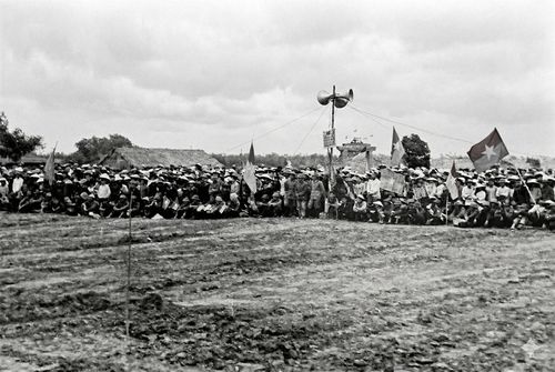 Đại công trường hồ Kẻ Gỗ trong ngày khởi công lịch sử năm 1976. Khí thế lao động sôi nổi trên công trường đã trở thành nguồn cảm hứng để nhạc sĩ Nguyễn Văn Tý sáng tác ca khúc 