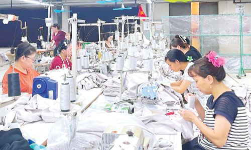 Dây chuyền sản xuất tại Công ty trách nhiệm hữu hạn Trí Đức.