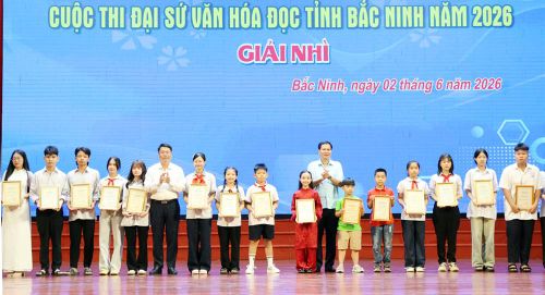  Đại biểu trao giải Nhì cuộc thi Đại sứ Văn hóa đọc tỉnh Bắc Ninh năm 2026. 