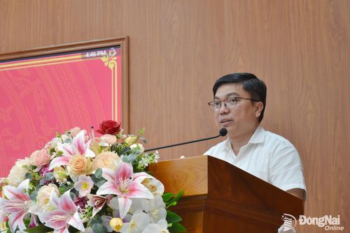 Thành ủy viên, Chánh Văn phòng Thành ủy Hoàng Thành Trung phát biểu chỉ đạo tại hội nghị. Ảnh: Phương Hằng