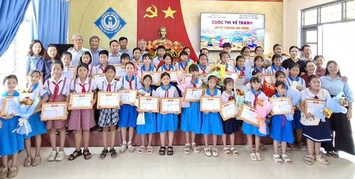 Học sinh tham gia cuộc thi “Em yêu biển đảo quê hương” năm 2026 đã gửi gắm tình yêu biển đảo cùng mong muốn góp phần giữ gìn biển quê hương luôn xanh, sạch, đẹp. Ảnh: Ngọc Tú