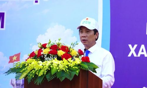 Đồng chí Hoàng Nam, Ủy viên Ban Thường vụ Tỉnh ủy, Phó Chủ tịch Thường trực UBND tỉnh phát biểu tại buổi lễ - Ảnh: Thùy Trang