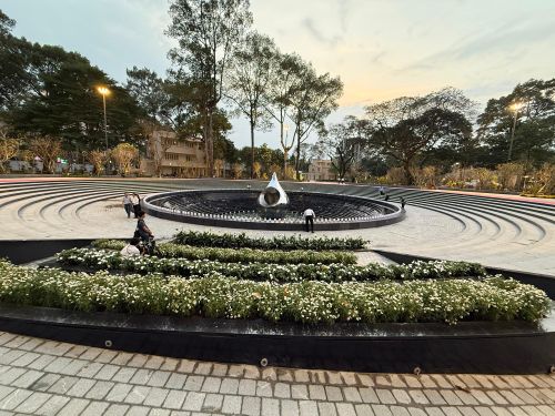 Công viên tưởng niệm nạn nhân Covid trên khu đất rộng 4,4ha tại số 1 Lý Thái Tổ cũng là một trong những dự án được TP.HCM tháo gỡ khó khăn trong thời gian quan, biến đất công thành công viên phục vụ người dân.