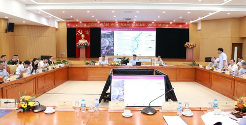 Toàn cảnh cuộc họp Hội đồng thẩm định điều chỉnh quy hoạch tỉnh Khánh Hòa thời kỳ 2021 - 2030, tầm nhìn đến năm 2050.